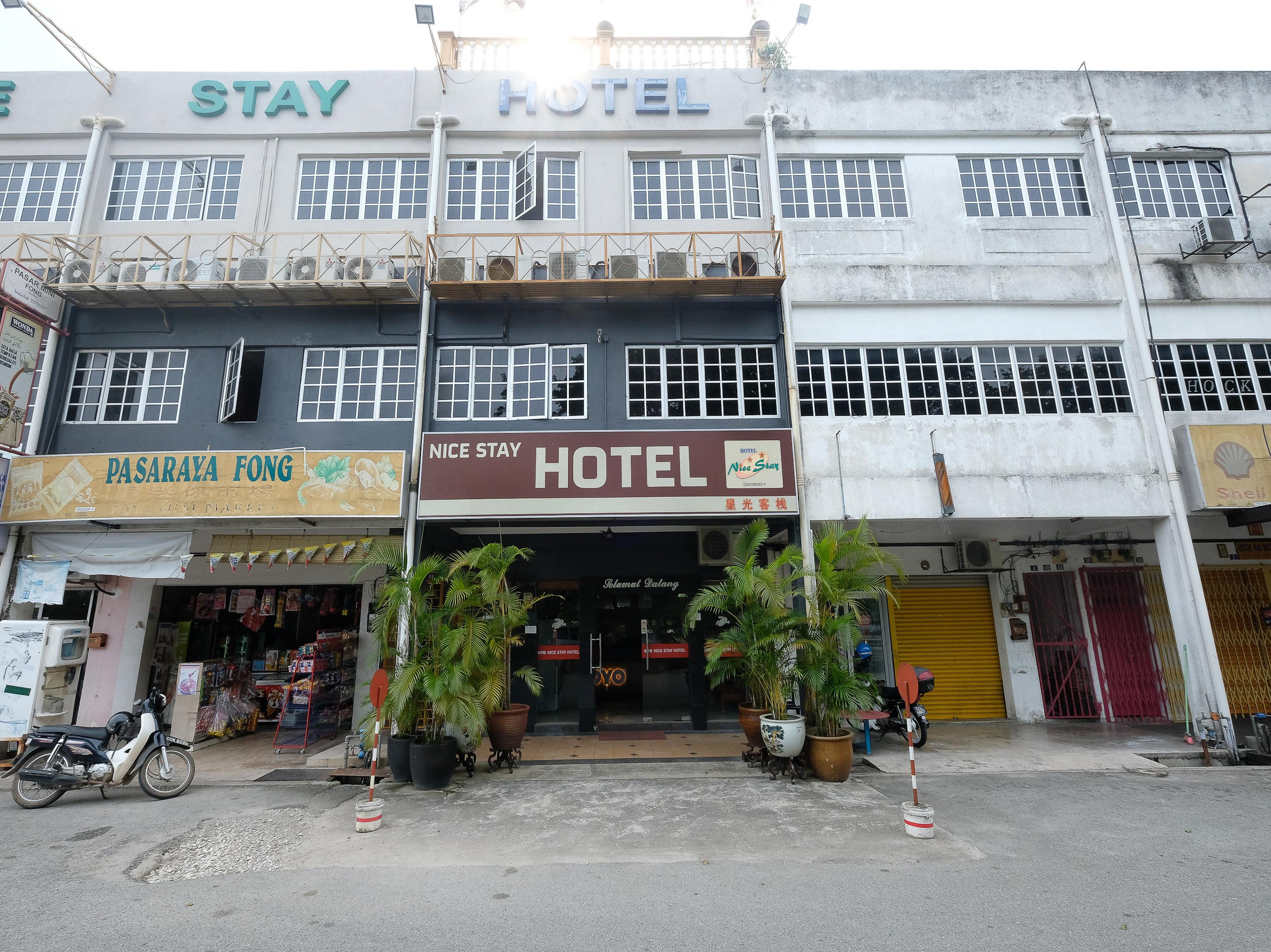 Oyo 1190 Nice Stay Hotel Raub Esterno foto